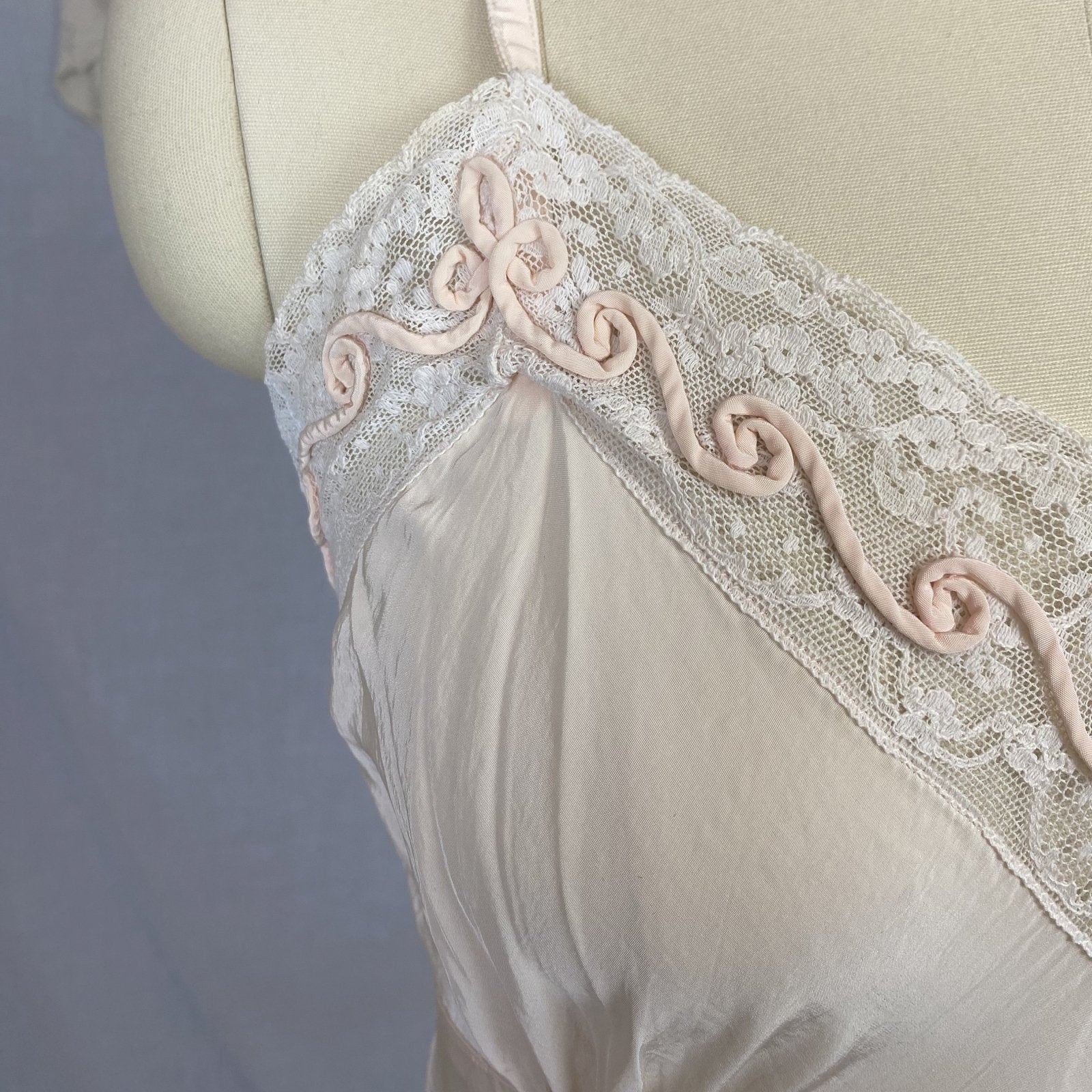 Vintage 1940's Slip | Light Pink Rayon with Ivory Lace & | Size S, M - Daggers & Dames