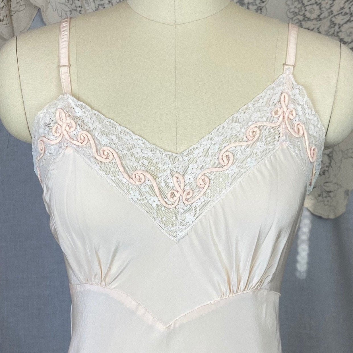 Vintage 1940's Slip | Light Pink Rayon with Ivory Lace & | Size S, M - Daggers & Dames