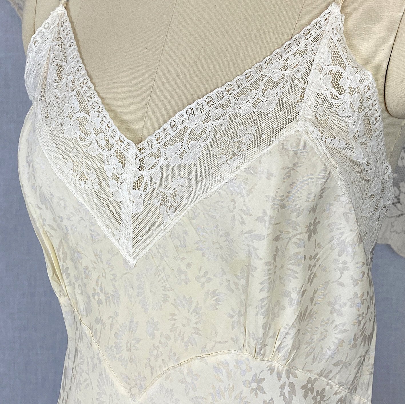 Vintage 1940's Slip | Pale Butter Yellow with Sheer White Floral Print Rayon Taffeta & Lace | Size M, LG - Daggers & Dames