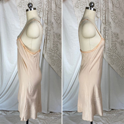 Vintage 1940's Slip | Pale Peach Silky Cotton Blend with Frilly Rose Ruffle | Size S - Daggers & Dames