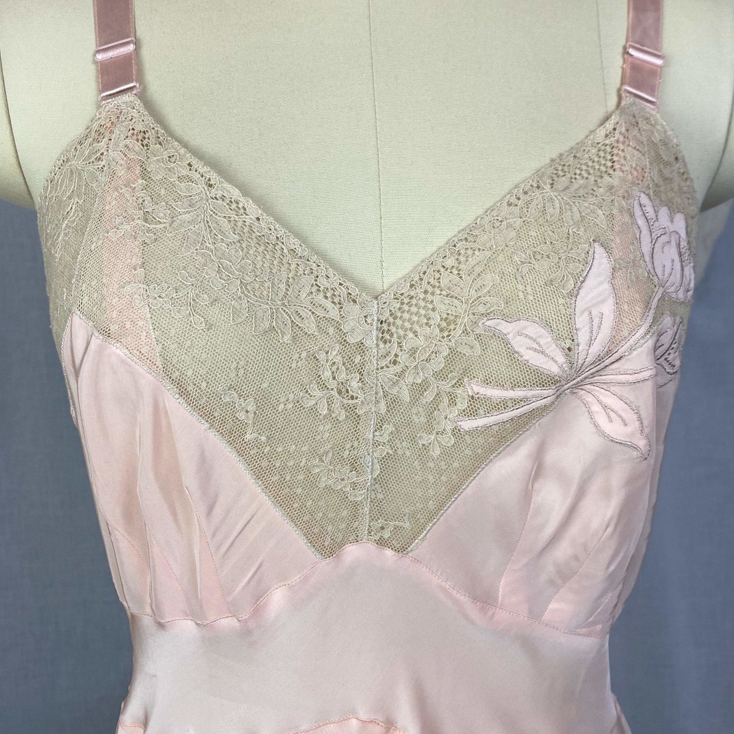 Vintage 1940's Slip | Pale Powder Pink Rayon with Ivory Lace & Floral Appliqué | Size 34 Bust, S, M | Rhythm Lingerie - Never Worn - Daggers & Dames