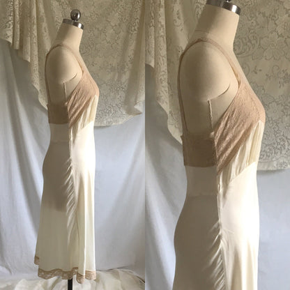 Vintage 1940's Slip | Pearl White Rayon Satin with Ecru Lace | Size XS, S Petite - Daggers & Dames
