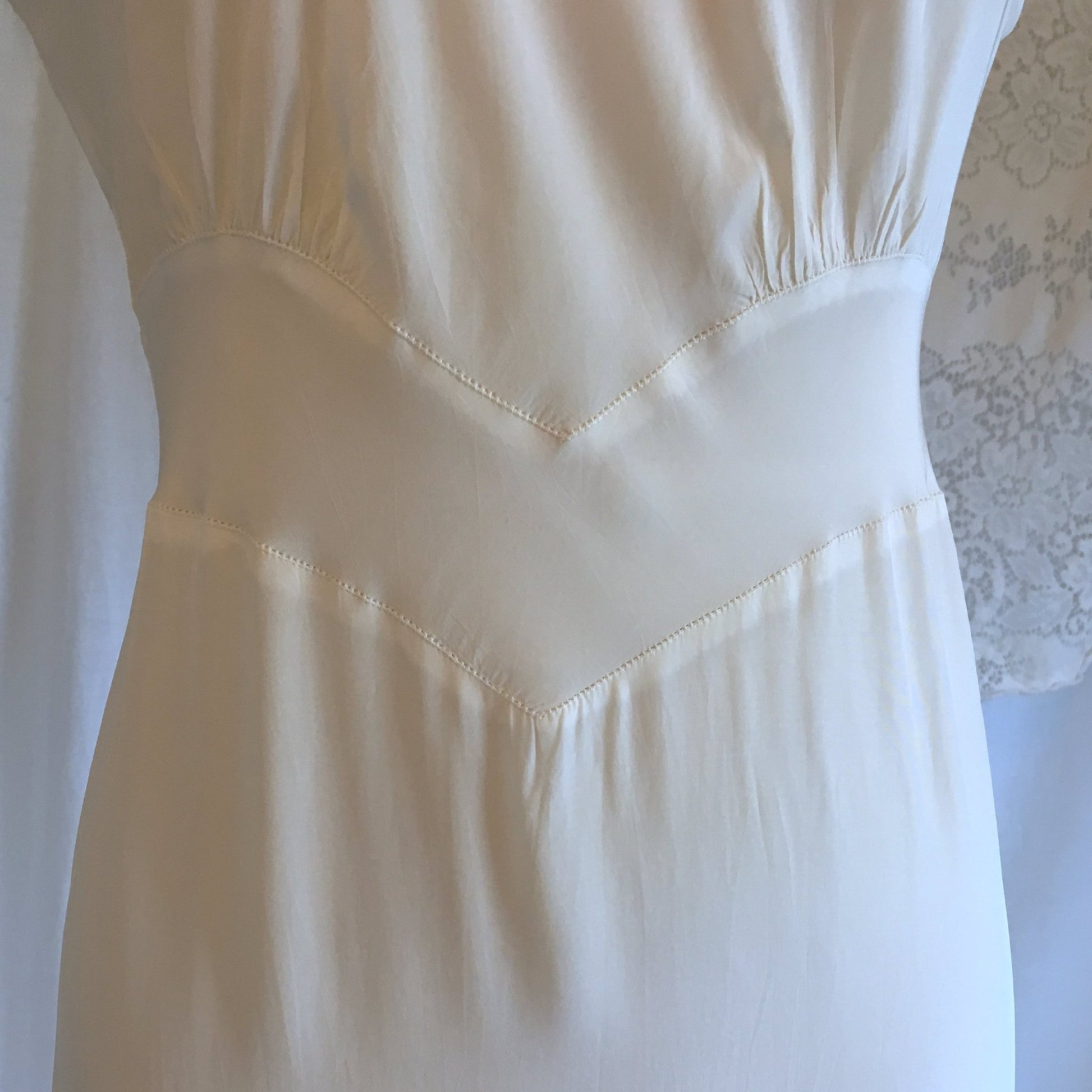 Vintage 1940's Slip | Sheer White Rayon with Tulle Inserts & Filigree Embroidery | Laros | Size XS - Daggers & Dames