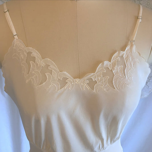 Vintage 1940's Slip | Sheer White Rayon with Tulle Inserts & Filigree Embroidery | Laros | Size XS - Daggers & Dames