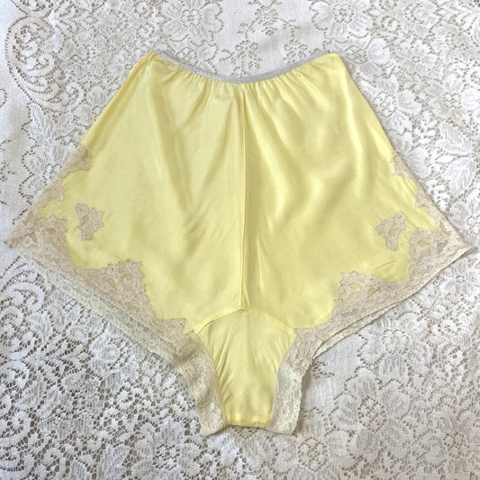 Vintage 1940's Tap Pants | Lemon Yellow Rayon with Ivory Lace Applique | Size XS - Daggers & Dames