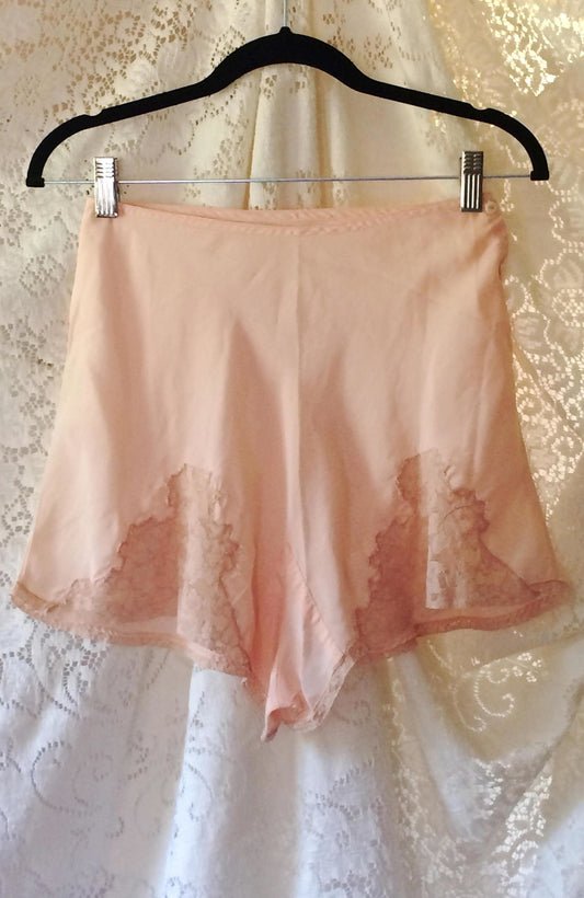 Vintage 1940's Tap Pants | Peach Silky Rayon with Ecru Lace | Bias Cut | High Waist Tap Panties | Size XS - S - Daggers & Dames