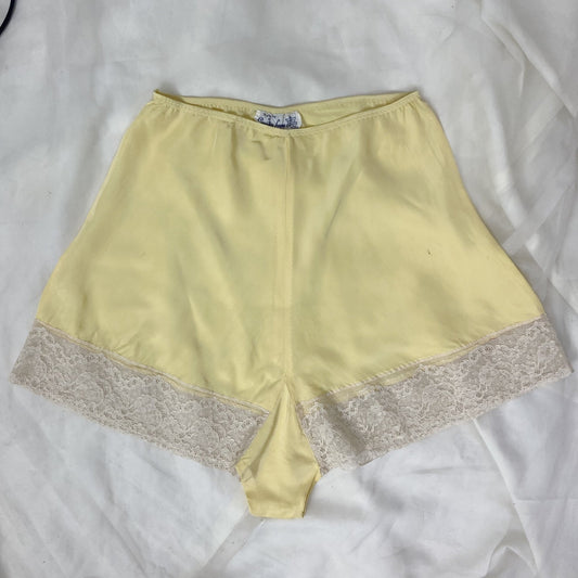 Vintage 1940's Tap Pants | Rich Butter Yellow Rayon with Ivory Lace | Size S, M | Countess Lynn - Daggers & Dames