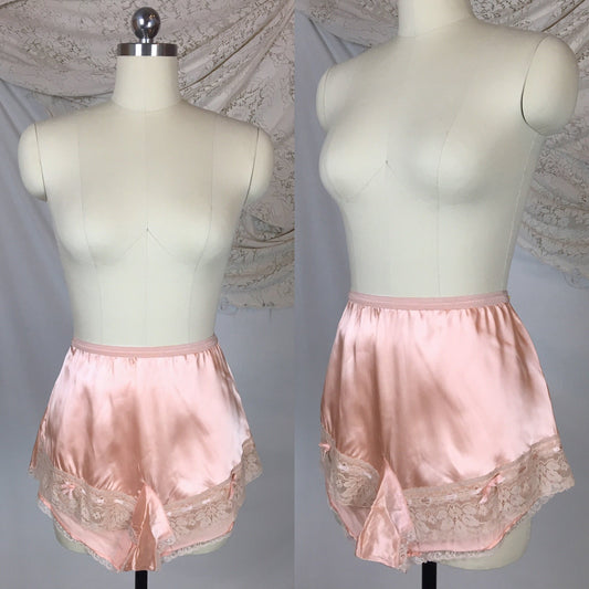 Vintage 1940's Tap Pants | Rose Gold Pink Rayon Satin with Lace & Satin Ribbon Bows | New without Tags | Size SM - Daggers & Dames
