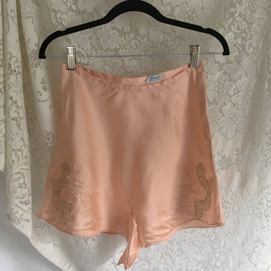 Vintage 1940's Tap Pants | Rose Gold Pink Silk with Lace Appliques & Embroidery | Bonwit Teller | Size S - Daggers & Dames