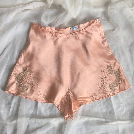 Vintage 1940's Tap Pants | Rose Gold Pink Silk with Lace Appliques & Embroidery | Bonwit Teller | Size S - Daggers & Dames