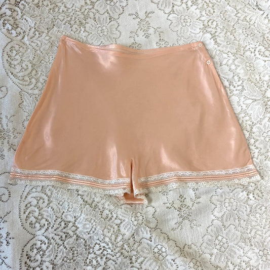 Vintage 1940's Tap Pants | Rosy Gold Pink with Ivory Lace | Size M, LG - Daggers & Dames