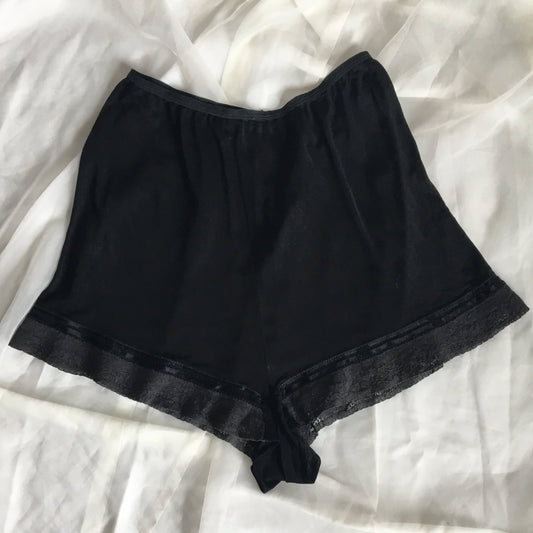 Vintage 1940's Tap Pants | Silky Black Rayon with Satin Ribbon and Lace | Carter's | Size M, LG - Daggers & Dames