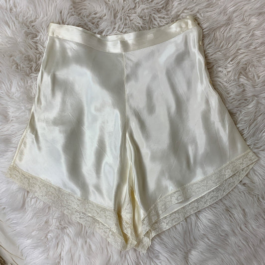 Vintage 1940's Tap Pants | Silky Ivory Rayon Satin with Lace Hem & High Waist | Size M - Daggers & Dames