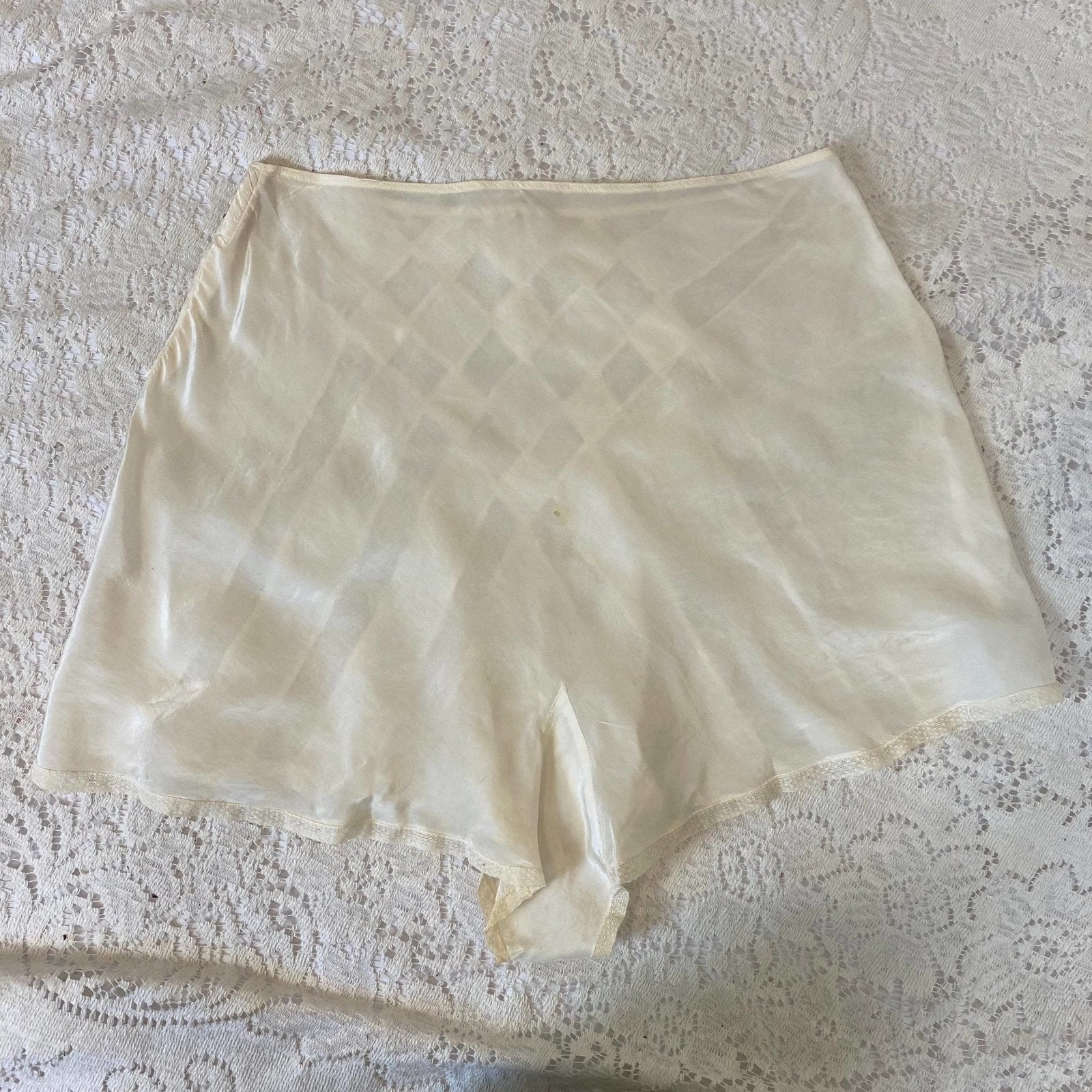 Vintage 1940's Tap Pants | White Silk with Embroidered Tulle Inserts & Silk Rosettes | Size S - Daggers & Dames