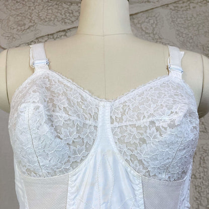 Vintage 1950's All in One Girdle | Bright White Embroidered Nylon Taffeta with Elastic Mesh & Lace | Size 34 C, 36 B | Life by Formfit - Daggers & Dames
