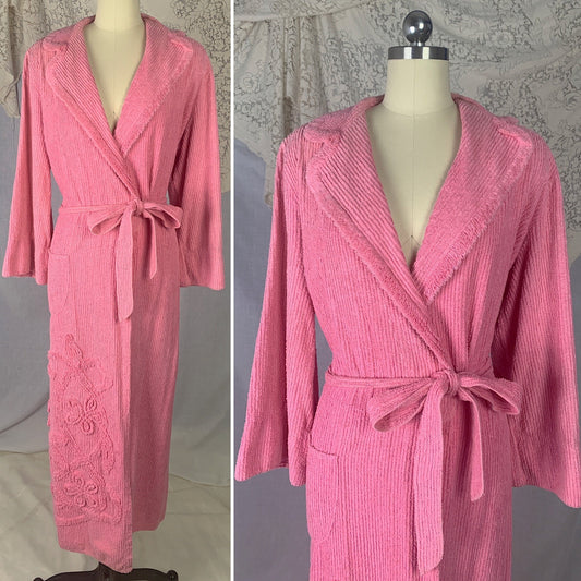 Vintage 1950's Bathrobe | Bright Pink Candlewick Chenille with Floral Swirl Tufts | Size LG - Daggers & Dames