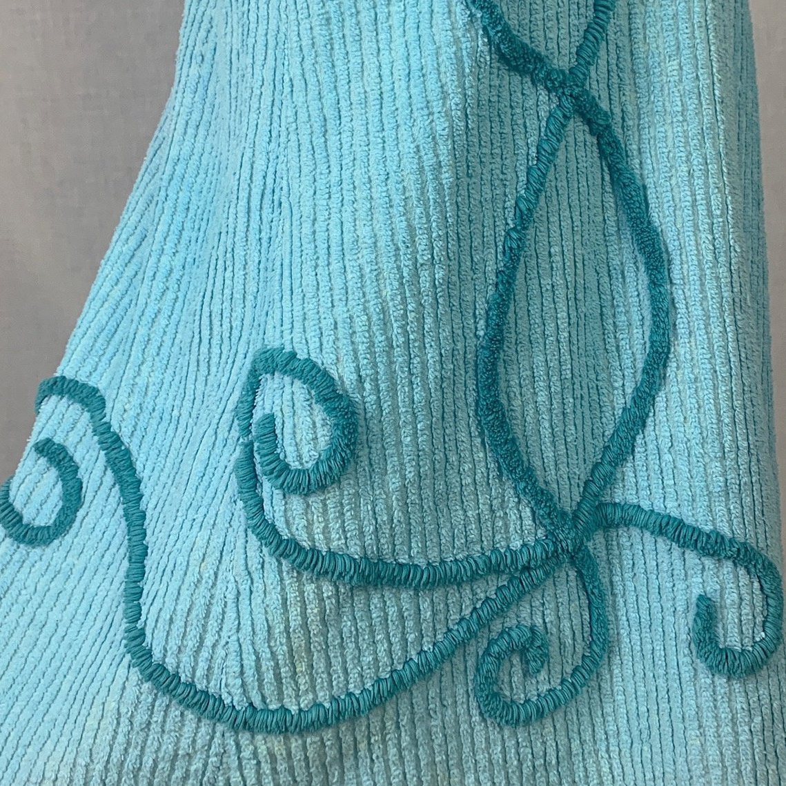 Vintage 1950's Bathrobe | Sky Blue Candlewick Chenille with Cerulean Floral Swirl Tufts | Size XS Petite - Daggers & Dames