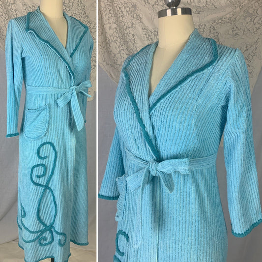 Vintage 1950's Bathrobe | Sky Blue Candlewick Chenille with Cerulean Floral Swirl Tufts | Size XS Petite - Daggers & Dames