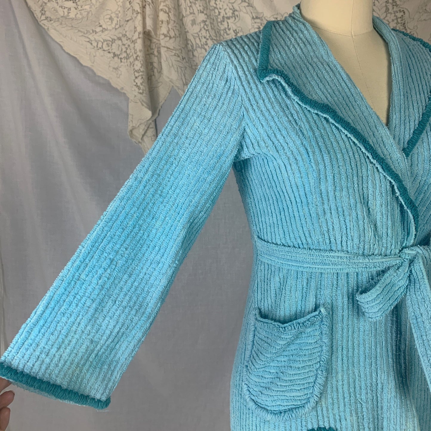 Vintage 1950's Bathrobe | Sky Blue Candlewick Chenille with Cerulean Floral Swirl Tufts | Size XS Petite - Daggers & Dames