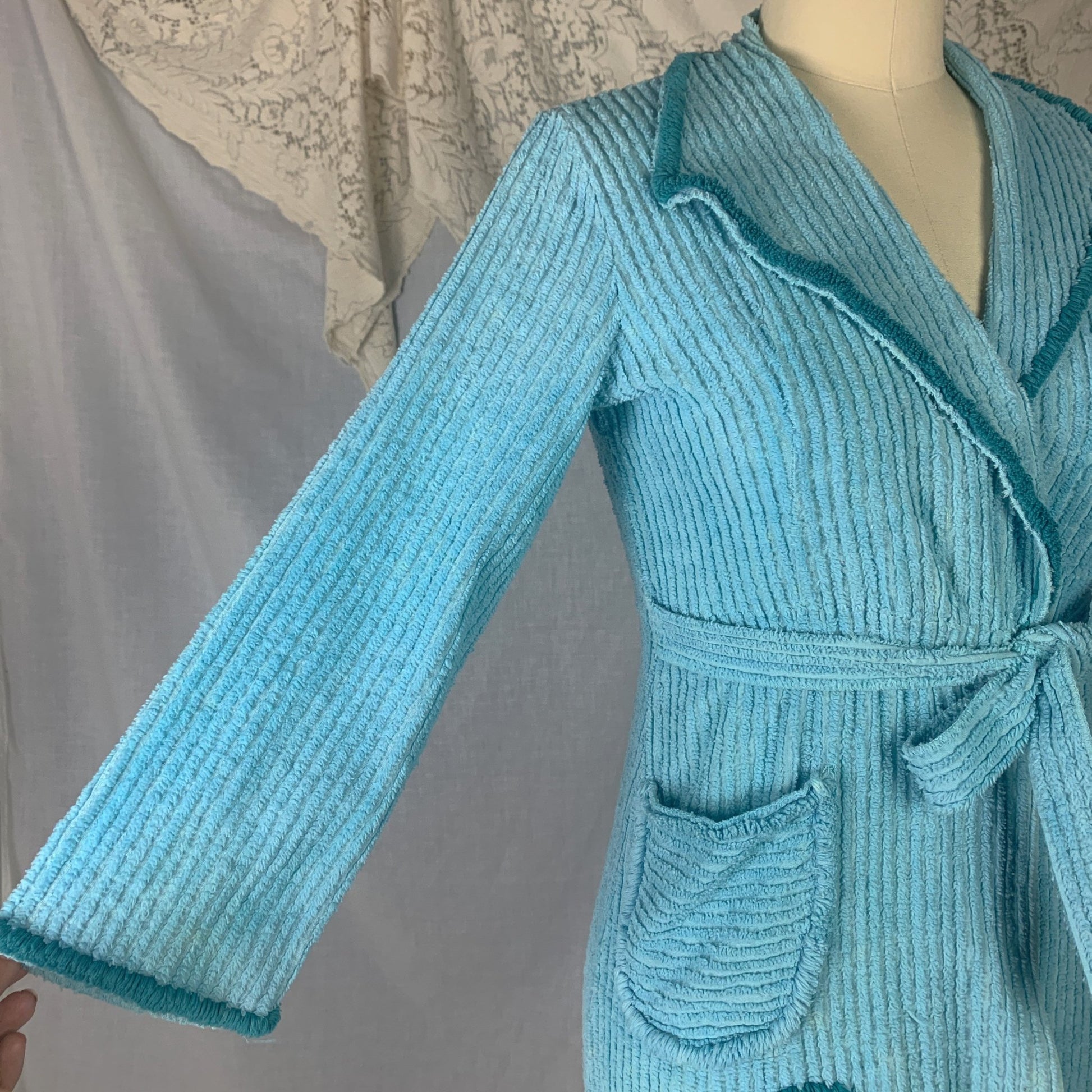 Vintage 1950's Bathrobe | Sky Blue Candlewick Chenille with Cerulean Floral Swirl Tufts | Size XS Petite - Daggers & Dames