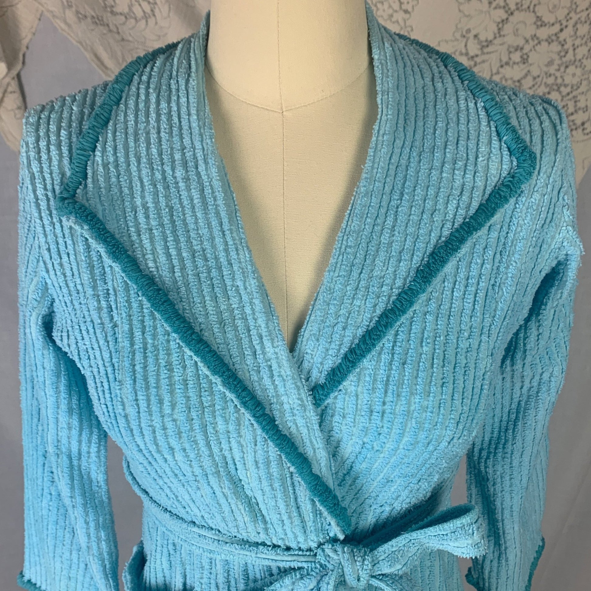 Vintage 1950's Bathrobe | Sky Blue Candlewick Chenille with Cerulean Floral Swirl Tufts | Size XS Petite - Daggers & Dames