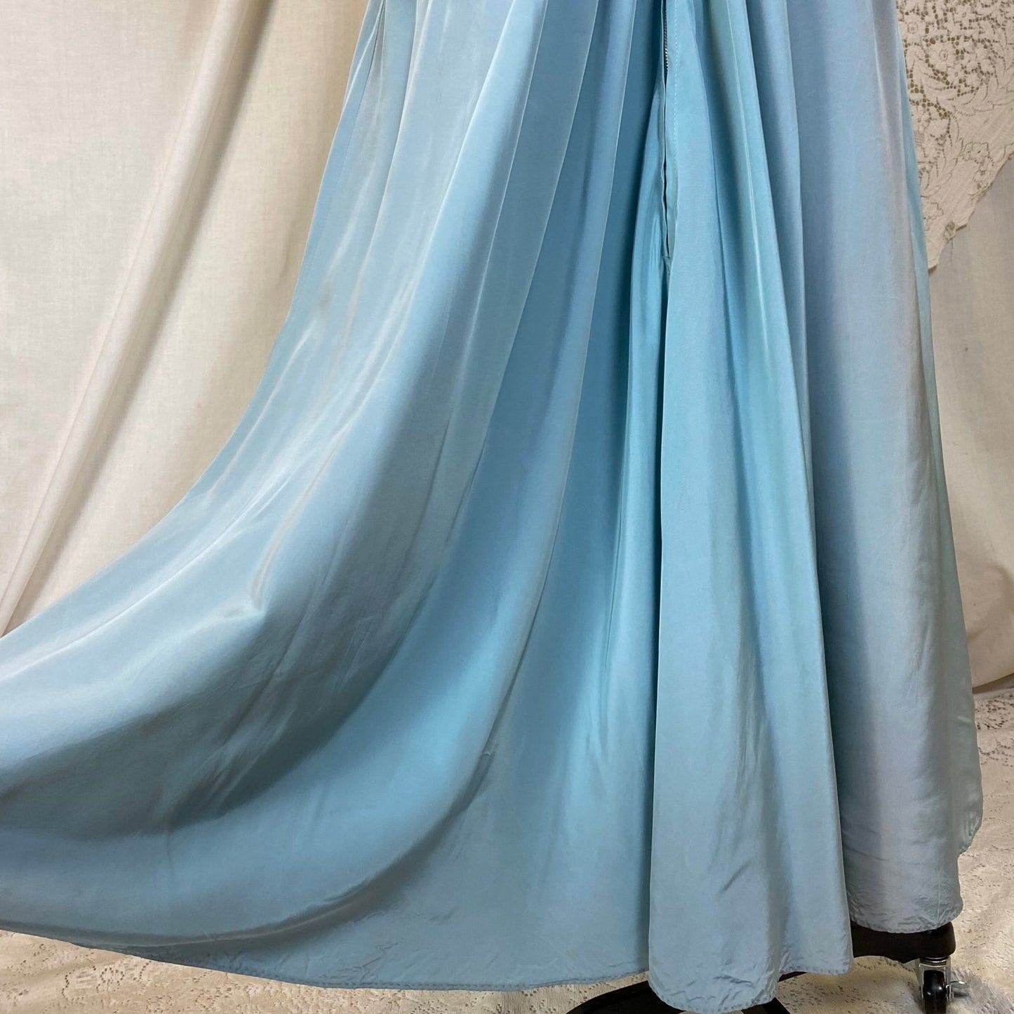 Vintage 1950's Dressing Gown | Bright Sky Blue Rayon with Faux Pearl Buttons | Size S, M | Maxan - Daggers & Dames