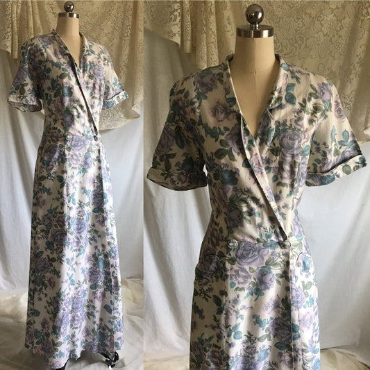 Vintage 1950's Dressing Gown | Creamy White Rayon Cotton with Blue & Purple Rose Pattern | Raymond, New York | Size XL - Daggers & Dames