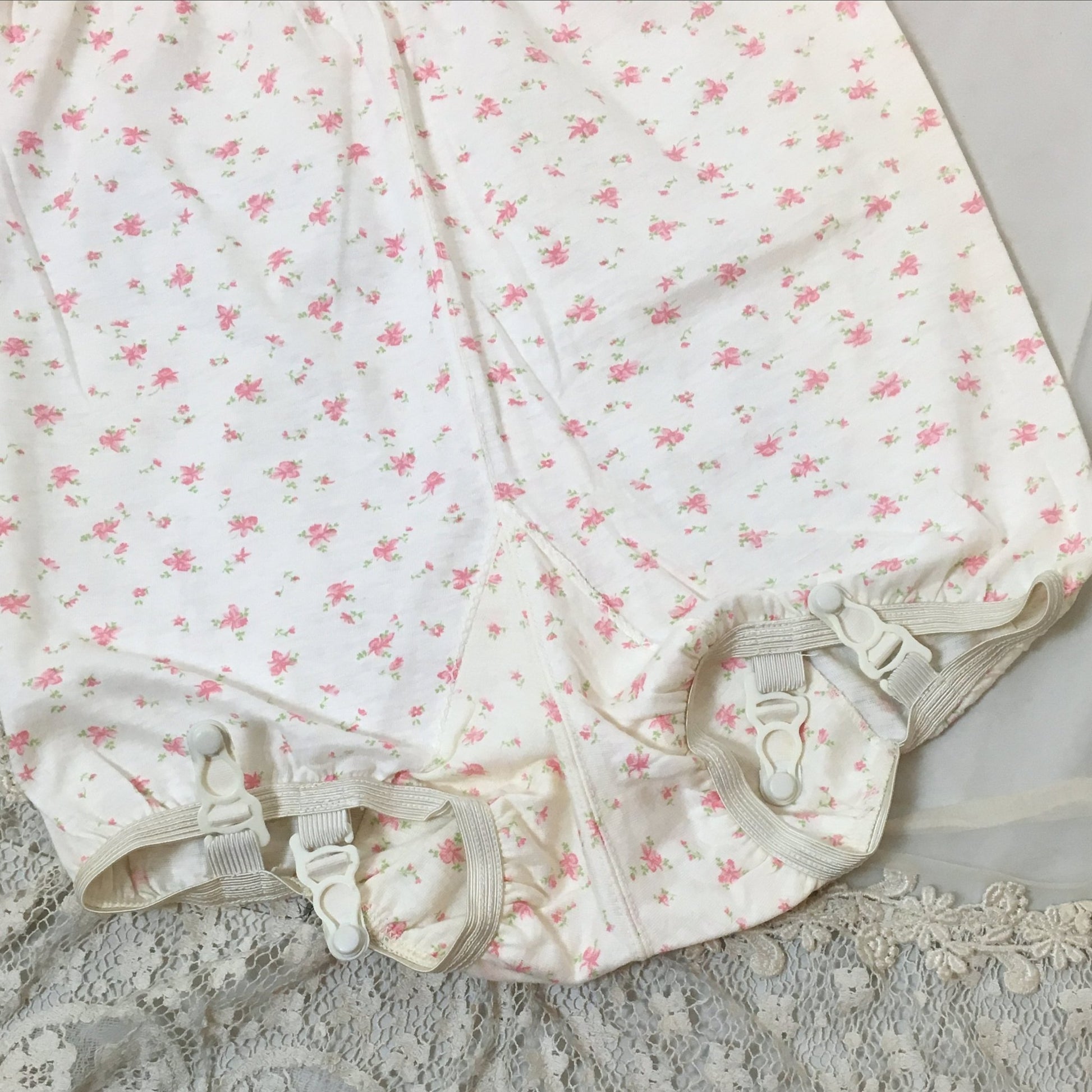 Vintage 1950's Garter Panties | High Waist Soft White Cotton with Pink Floral Print & Detachable Garters | Knit'ns | Size SM - Daggers & Dames