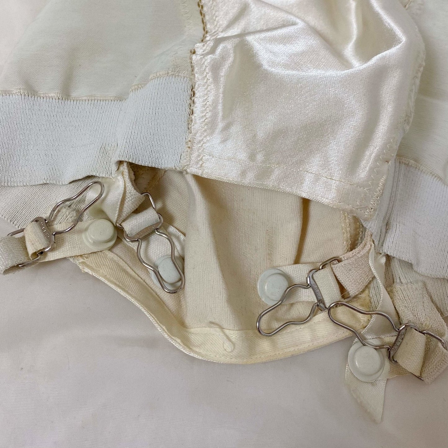 Vintage 1950's Girdle | White Satin with Clover Embroidery & Elastic Mesh | Size XS, S | Jantzen - Daggers & Dames