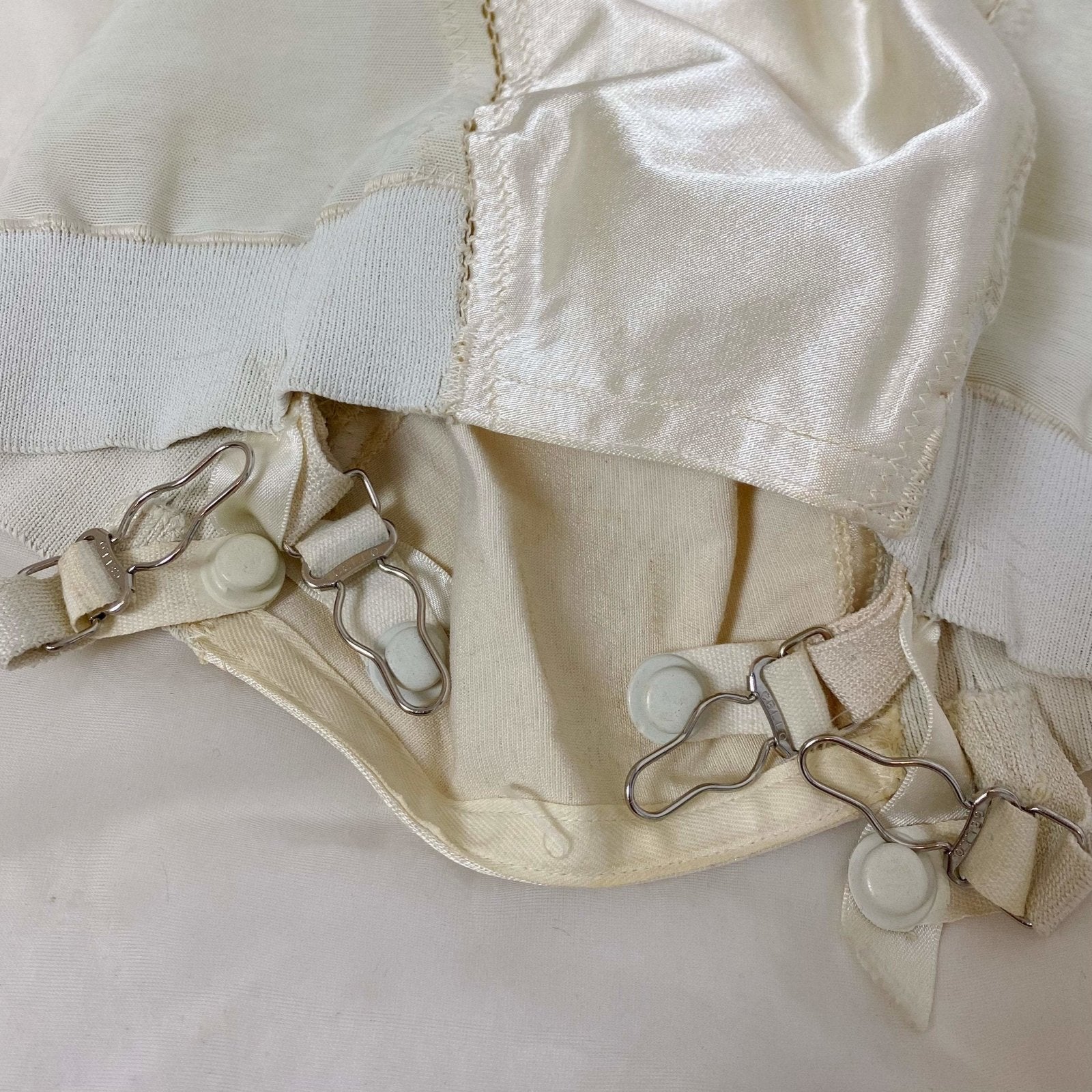 Vintage 1950's Girdle | White Satin with Clover Embroidery & Elastic Mesh | Size XS, S | Jantzen - Daggers & Dames