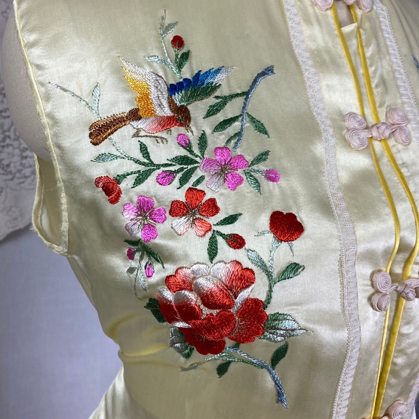 Vintage 1950's Lounge Pajama Set | Pale Yellow Silk with Bold Floral Raised Embroidery & Frog Buttons | Size XS, S, M - Daggers & Dames