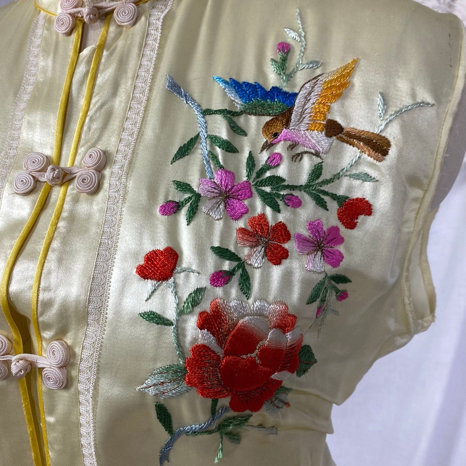 Vintage 1950's Lounge Pajama Set | Pale Yellow Silk with Bold Floral Raised Embroidery & Frog Buttons | Size XS, S, M - Daggers & Dames