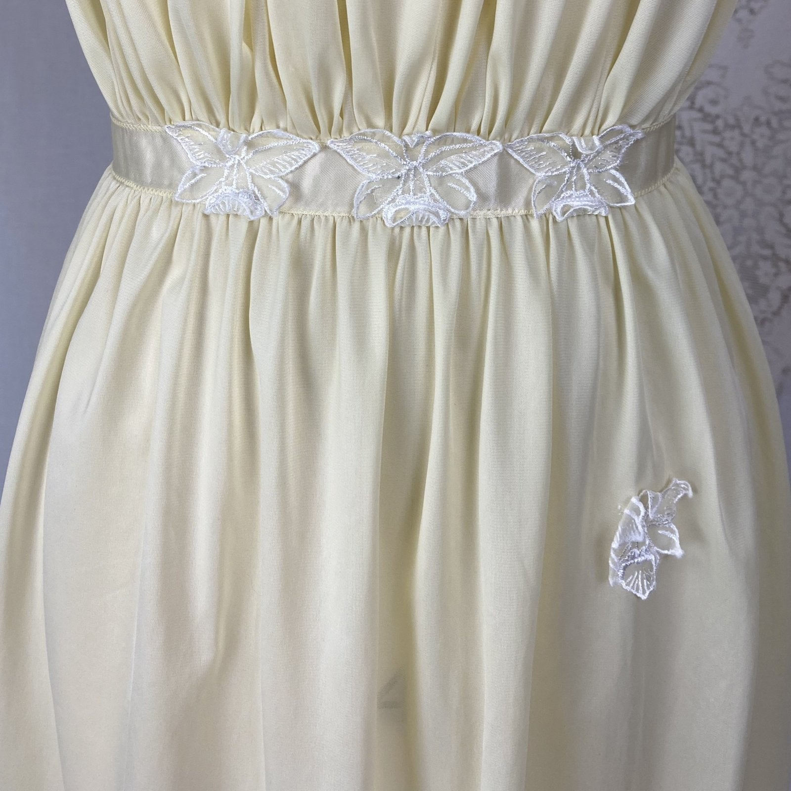 Vintage 1950's Nightgown | Creamy Yellow Nylon with White Chiffon Floral Appliques | Size M, LG | Roger's - Daggers & Dames