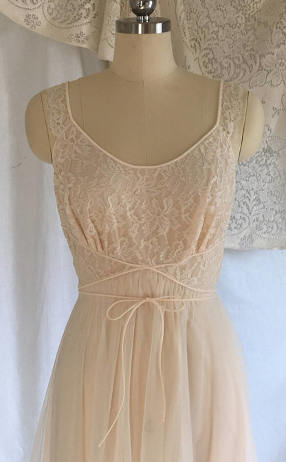 Vintage 1950's Peignoir Set | Pink Chiffon with Lace | Babydoll Lingerie Set | Bridal Lingerie | Vanity Fair | Size S - Daggers & Dames