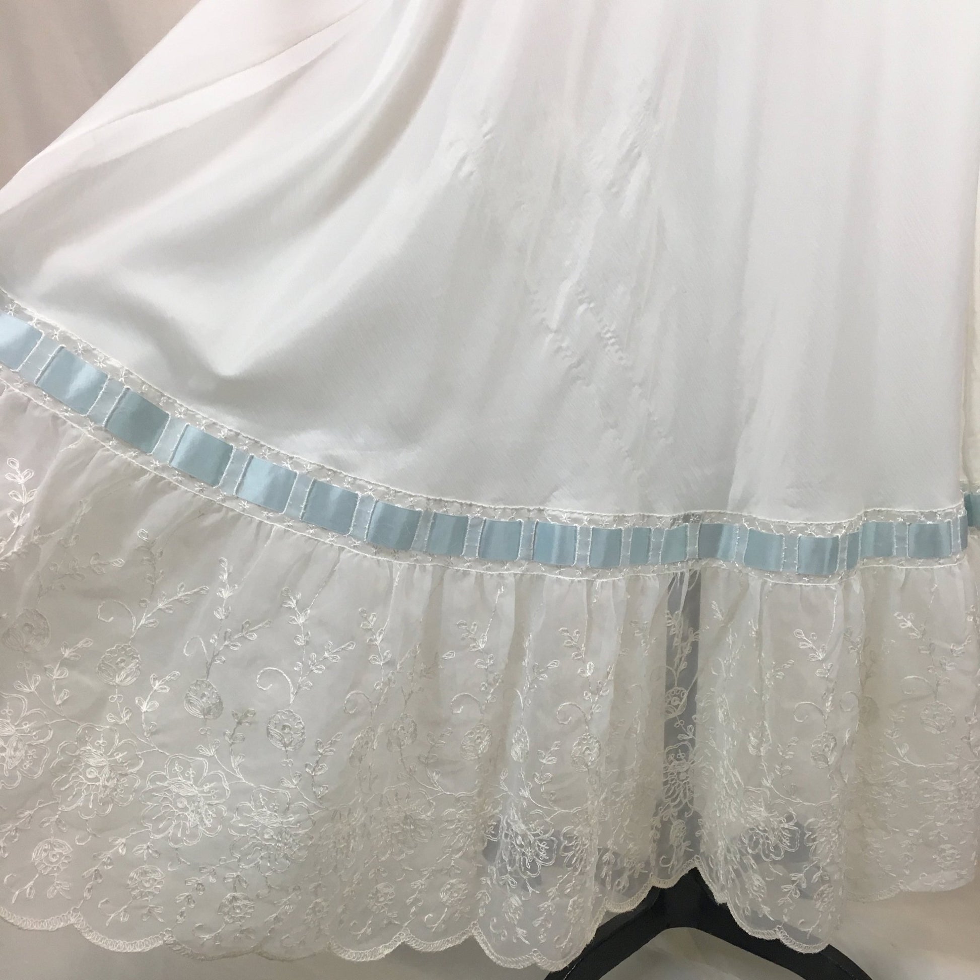 Vintage 1950's Peignoir Set | White Crisp Nylon with Sheer Embroidered Chiffon & Blue Ribbon | Chevette | Size S - Daggers & Dames