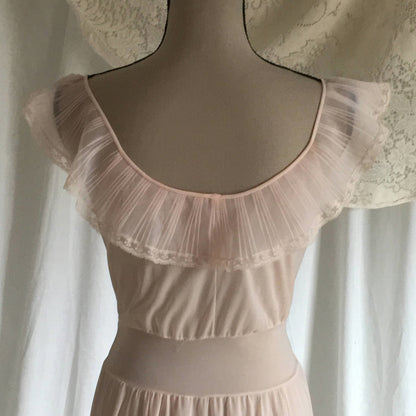 Vintage 1950's Powder Pink Night Gown by Van Raalte - Daggers & Dames