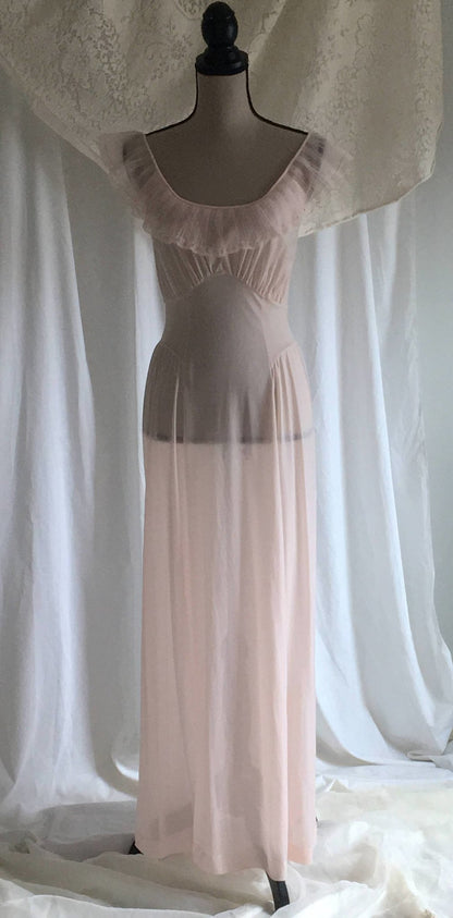Vintage 1950's Powder Pink Night Gown by Van Raalte - Daggers & Dames