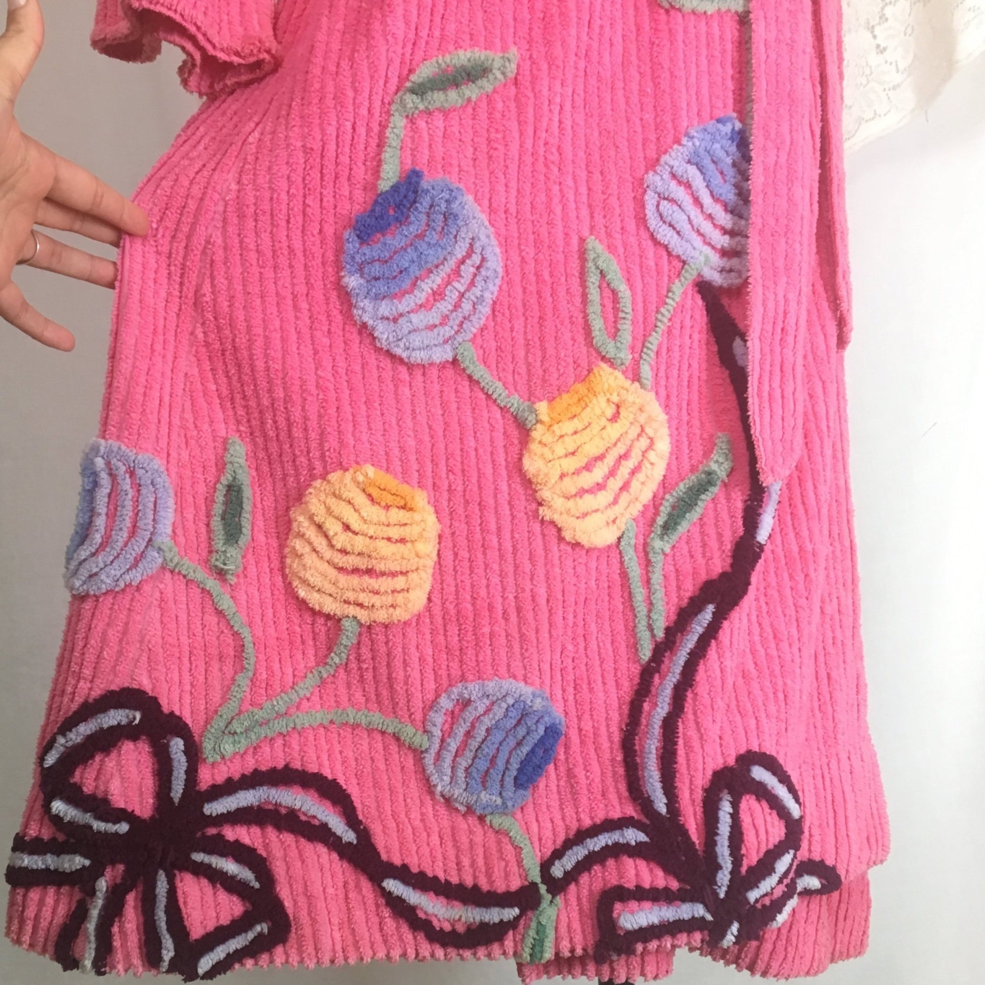 Vintage 1950's Robe | Hot Pink Chenille with Flowers & Bows | Size M, LG - Daggers & Dames