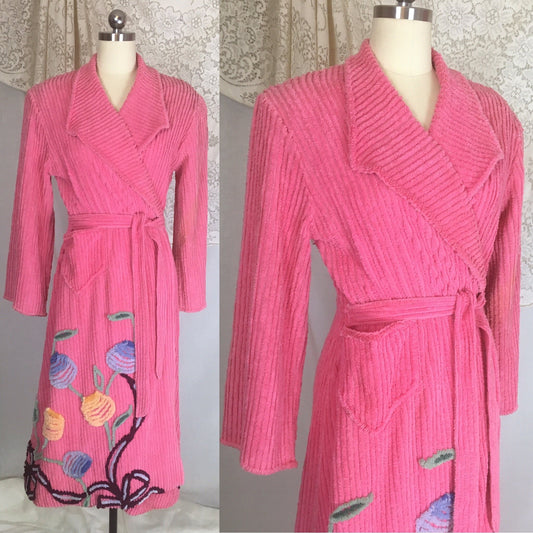 Vintage 1950's Robe | Hot Pink Chenille with Flowers & Bows | Size M, LG - Daggers & Dames