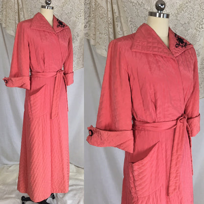 Vintage 1950's Robe | Size LG | Creamy Rose Pink Quilted Cold Rayon with Black Embroidery & Belled Sleeves - Daggers & Dames