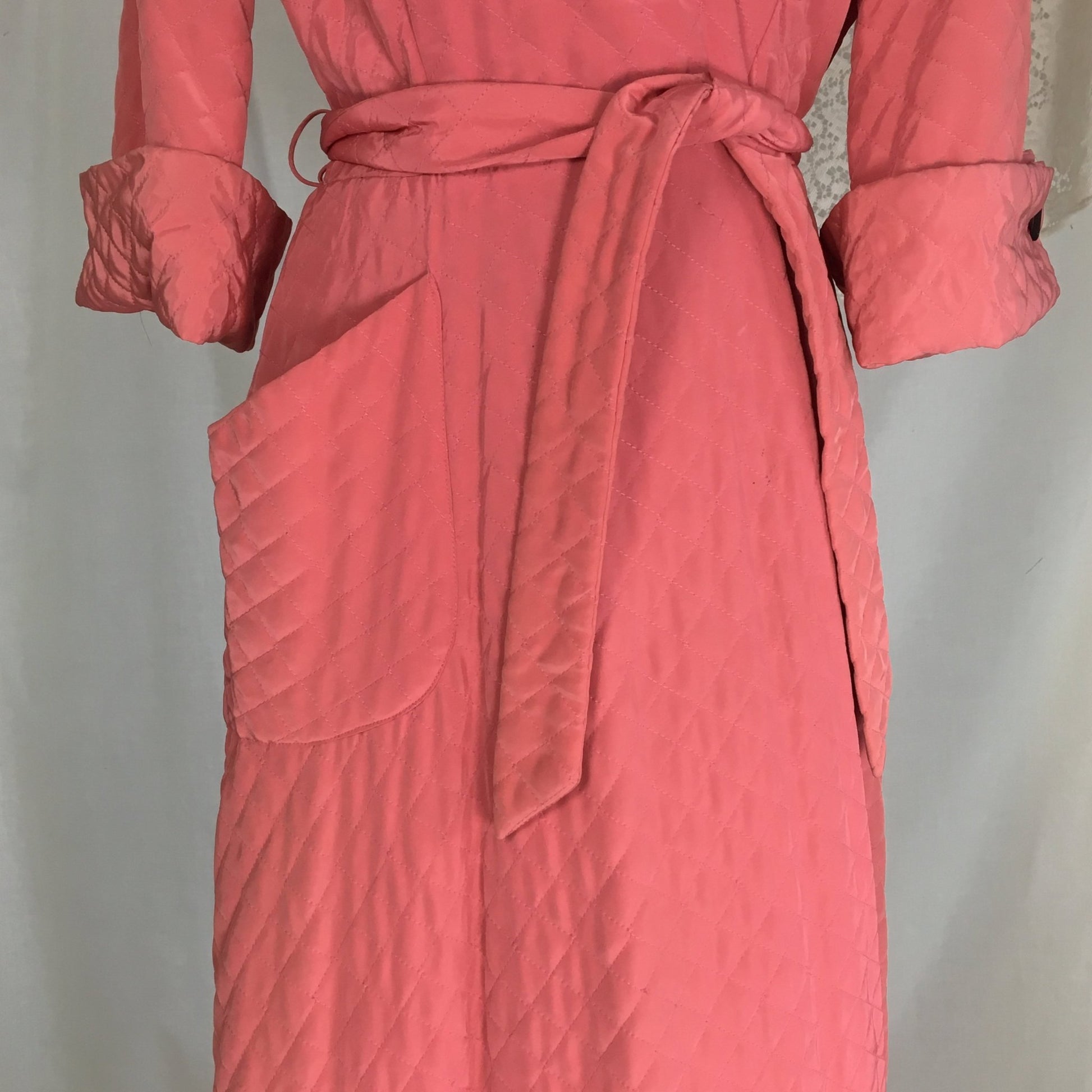 Vintage 1950's Robe | Size LG | Creamy Rose Pink Quilted Cold Rayon with Black Embroidery & Belled Sleeves - Daggers & Dames