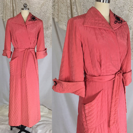 Vintage 1950's Robe | Size LG | Creamy Rose Pink Quilted Cold Rayon with Black Embroidery & Belled Sleeves - Daggers & Dames