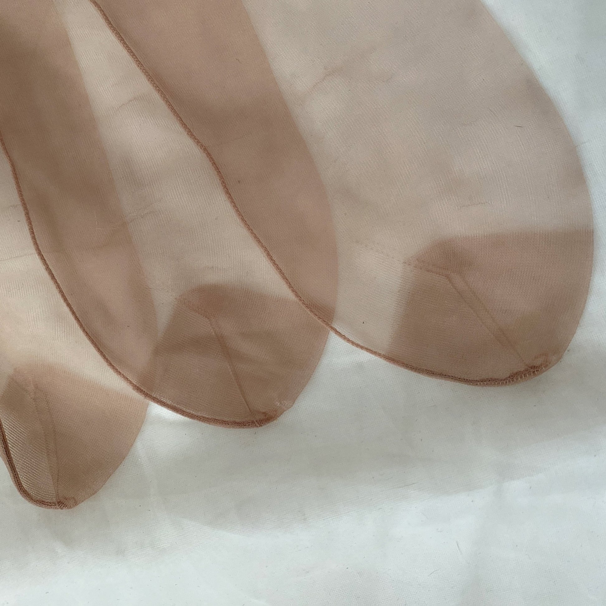 Vintage 1950's Stockings | Full Fashioned Nude Nylon with Exposed Seams & Original Box | Size 10, 10.5, 11 | Cha-Mil - Daggers & Dames