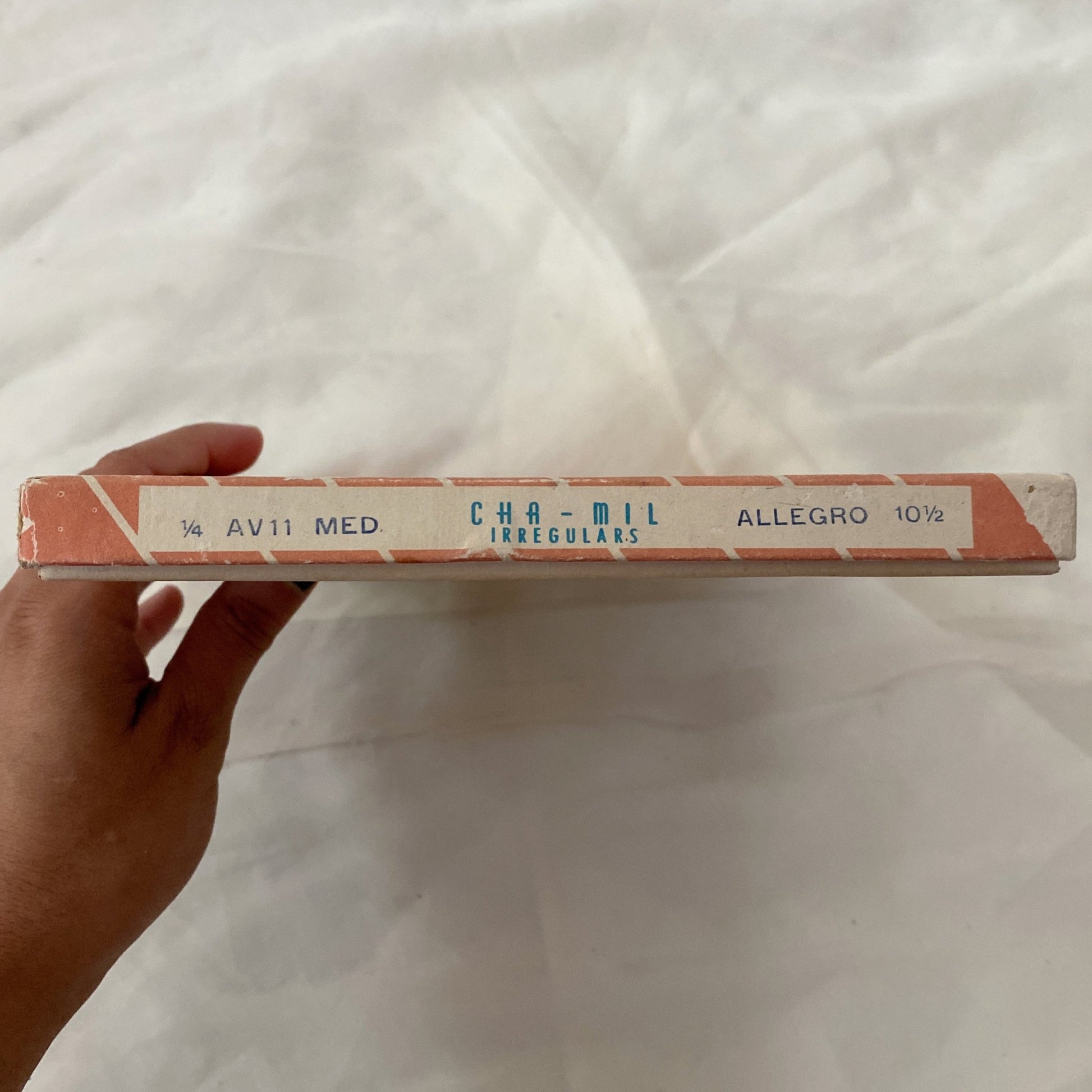 Vintage 1950's Stockings | Full Fashioned Nude Nylon with Exposed Seams & Original Box | Size 10, 10.5, 11 | Cha-Mil - Daggers & Dames