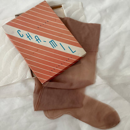 Vintage 1950's Stockings | Full Fashioned Nude Nylon with Exposed Seams & Original Box | Size 10, 10.5, 11 | Cha-Mil - Daggers & Dames