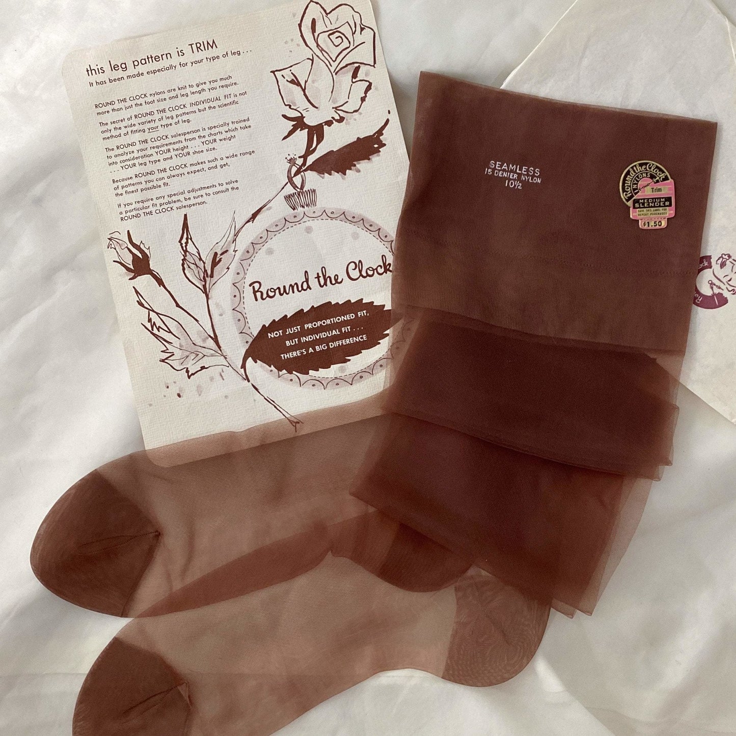 Vintage 1950's Stockings | Seamless Nude Diamond Mesh Nylon | Size 9.5, 10, 10.5 | Round the Clock - Daggers & Dames