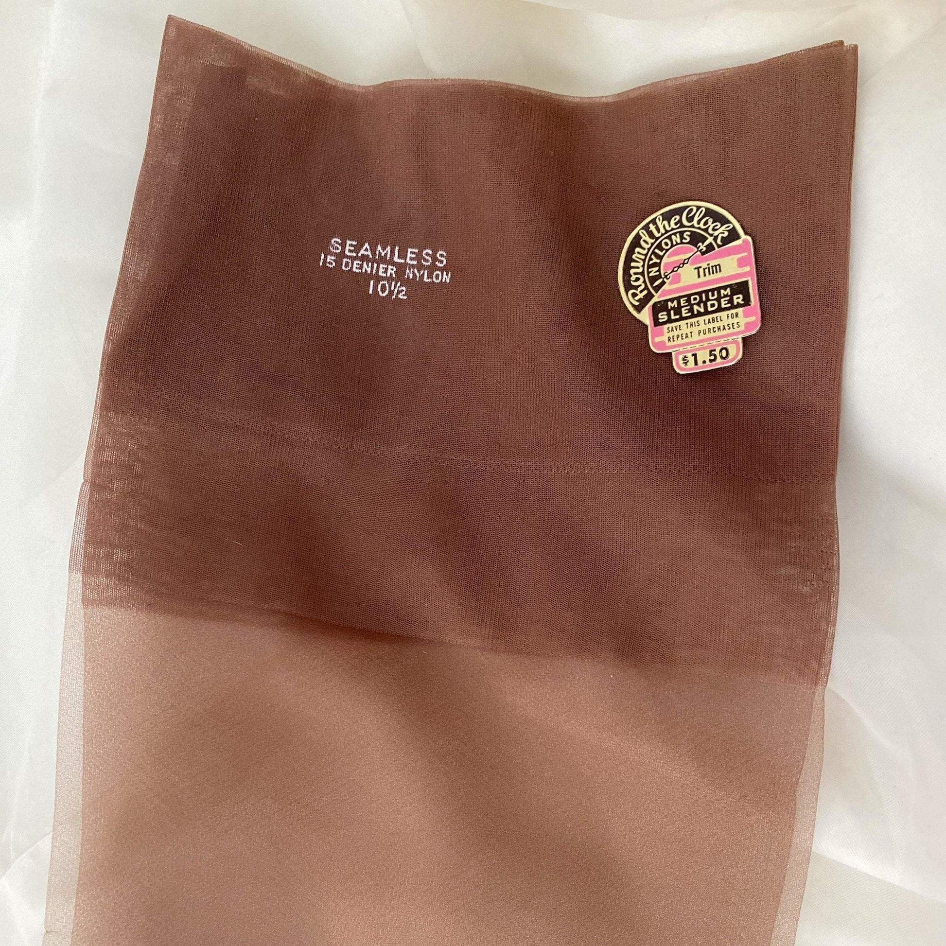 Vintage 1950's Stockings | Seamless Nude Diamond Mesh Nylon | Size 9.5, 10, 10.5 | Round the Clock - Daggers & Dames