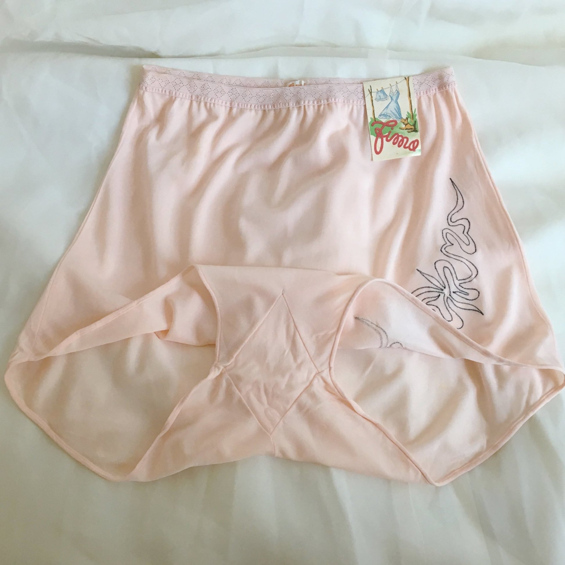 Vintage 1950's Tap Pants | Powder Pink Nylon with Black Embroidery | New Old Stock | High Waist Panties | Italian Lingerie | Size M - Daggers & Dames