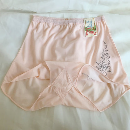 Vintage 1950's Tap Pants | Powder Pink Nylon with Black Embroidery | New Old Stock | High Waist Panties | Italian Lingerie | Size M - Daggers & Dames