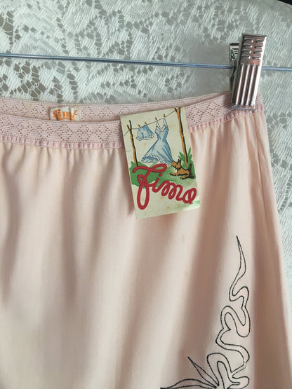 Vintage 1950's Tap Pants | Powder Pink Nylon with Black Embroidery | New Old Stock | High Waist Panties | Italian Lingerie | Size M - Daggers & Dames
